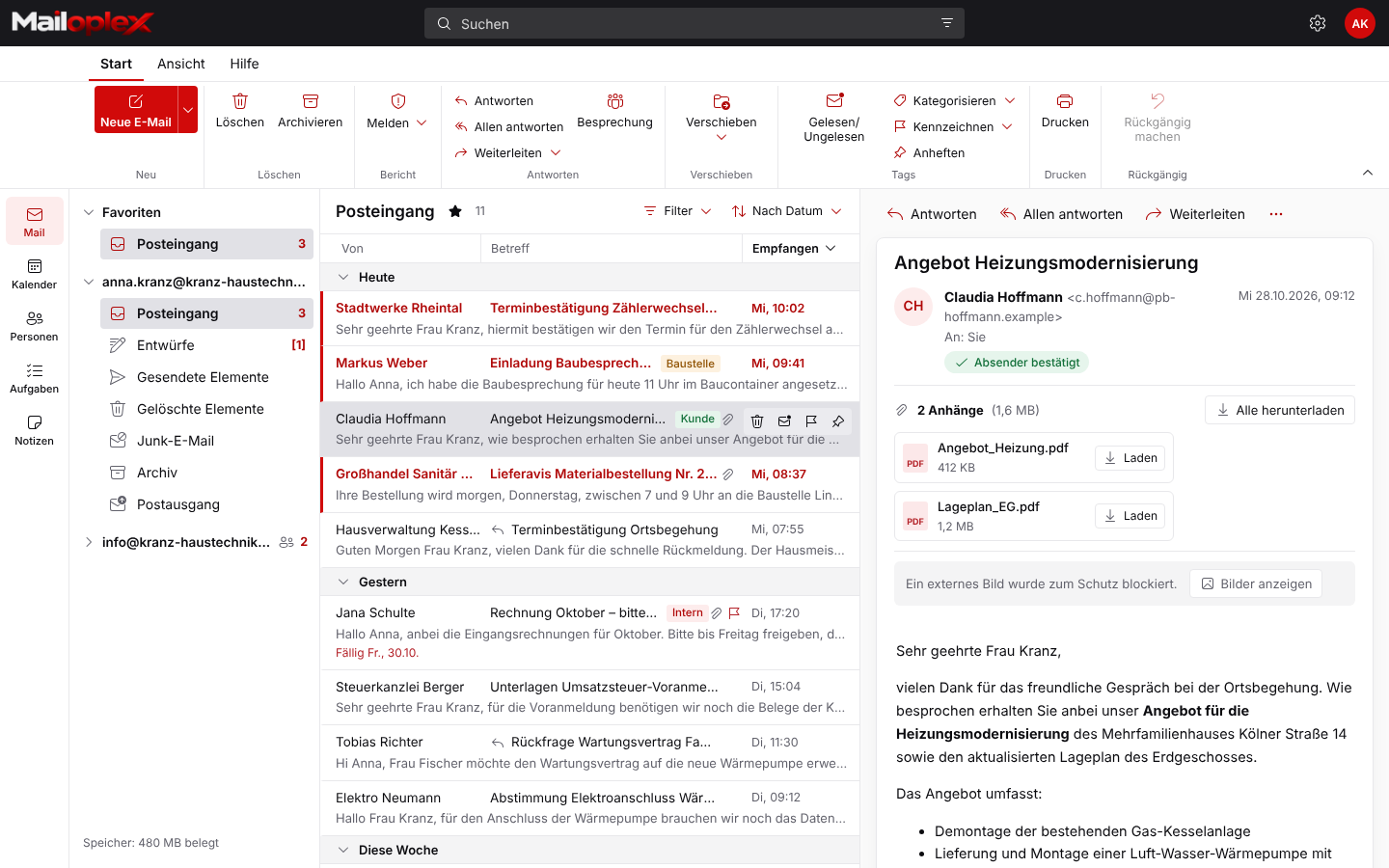 Mailoplex Web: Posteingang mit Menüband, Ordnerliste mit freigegebenem Postfach info@ und geöffneter E-Mail
